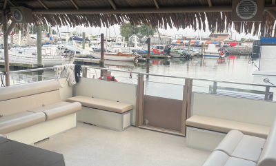 Yacht 27 aft seating